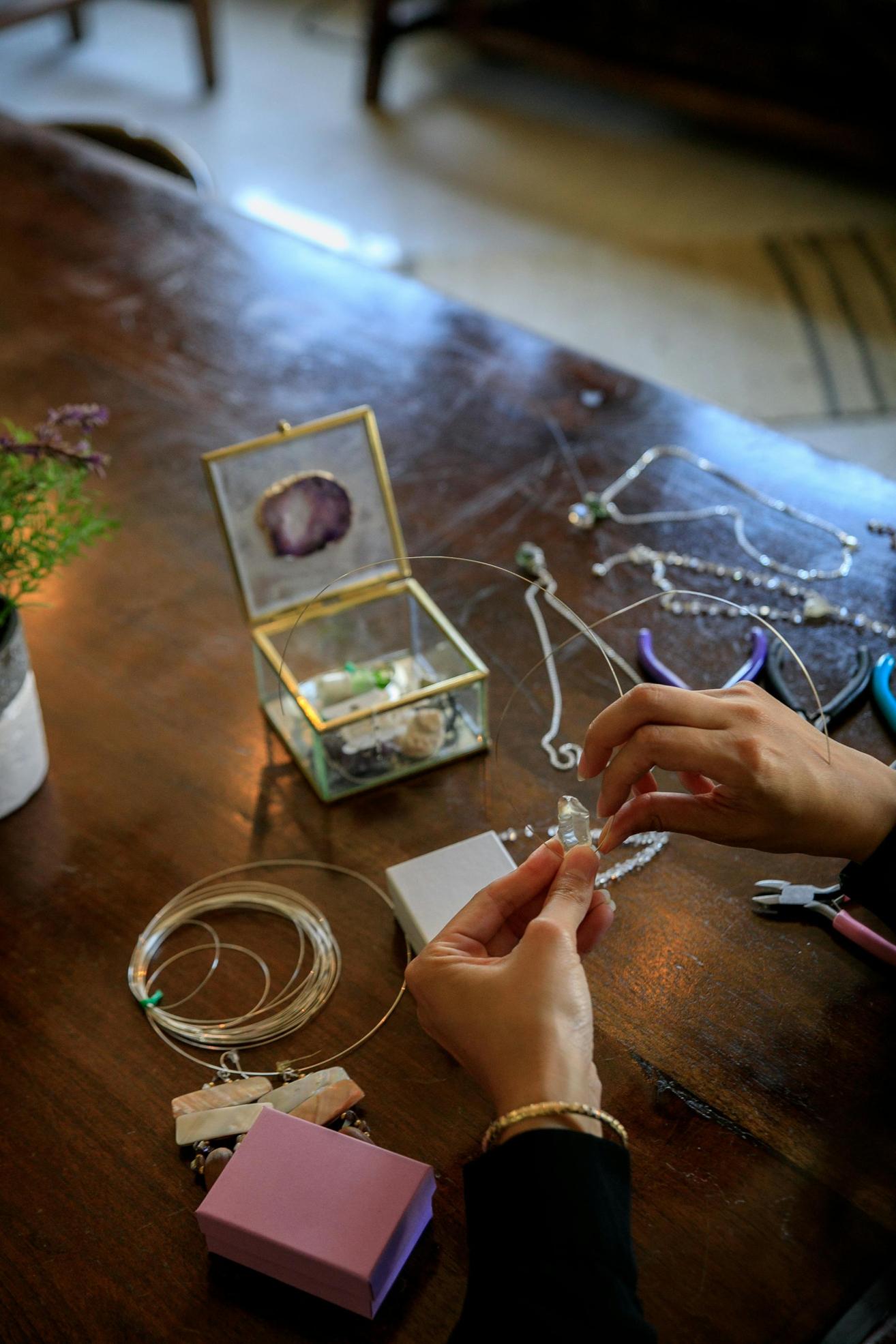 How to Make a Beaded Bracelet with Memory Wire