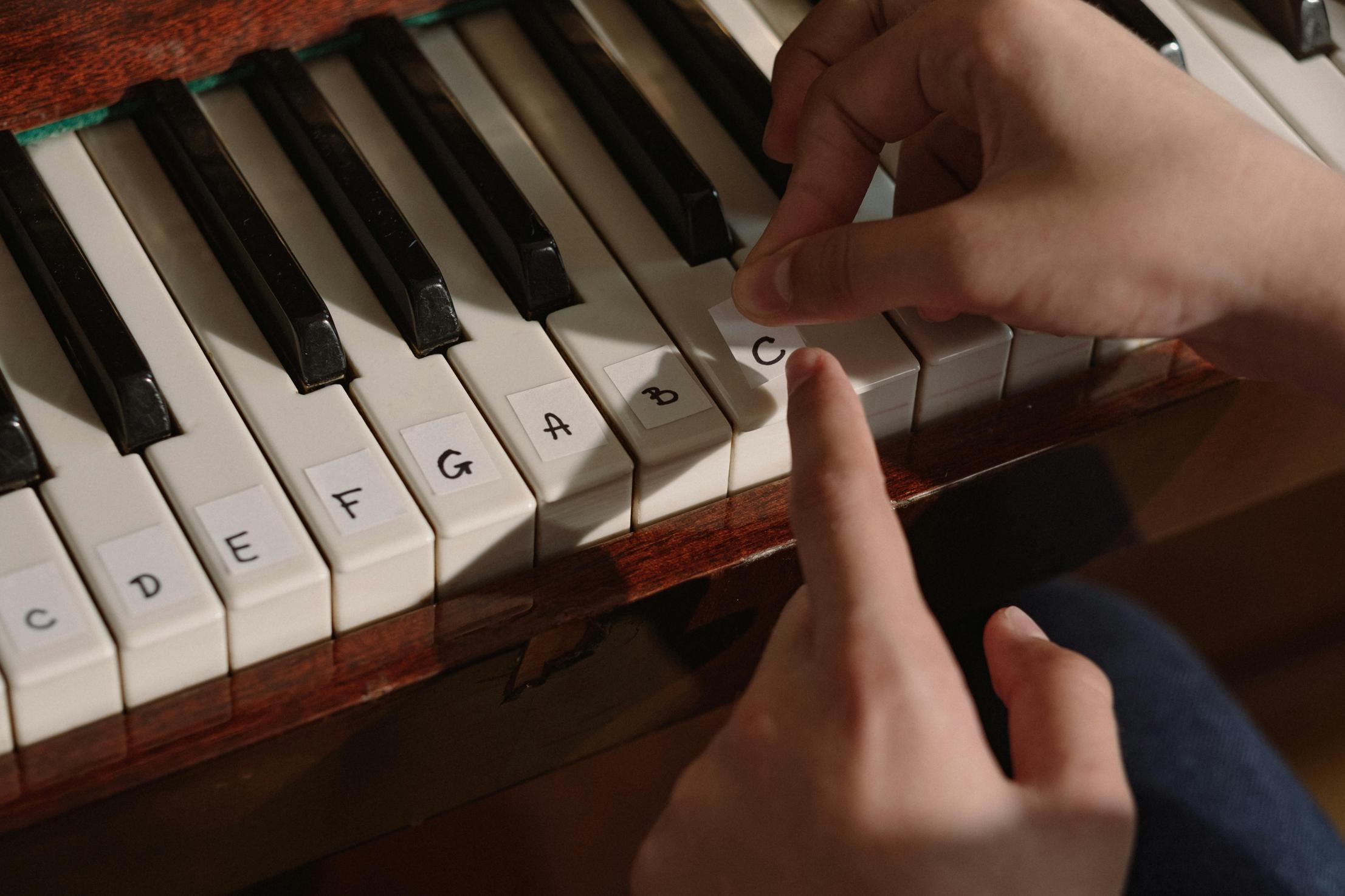 So beheben Sie klemmende Tastaturtasten auf einem Chromebook