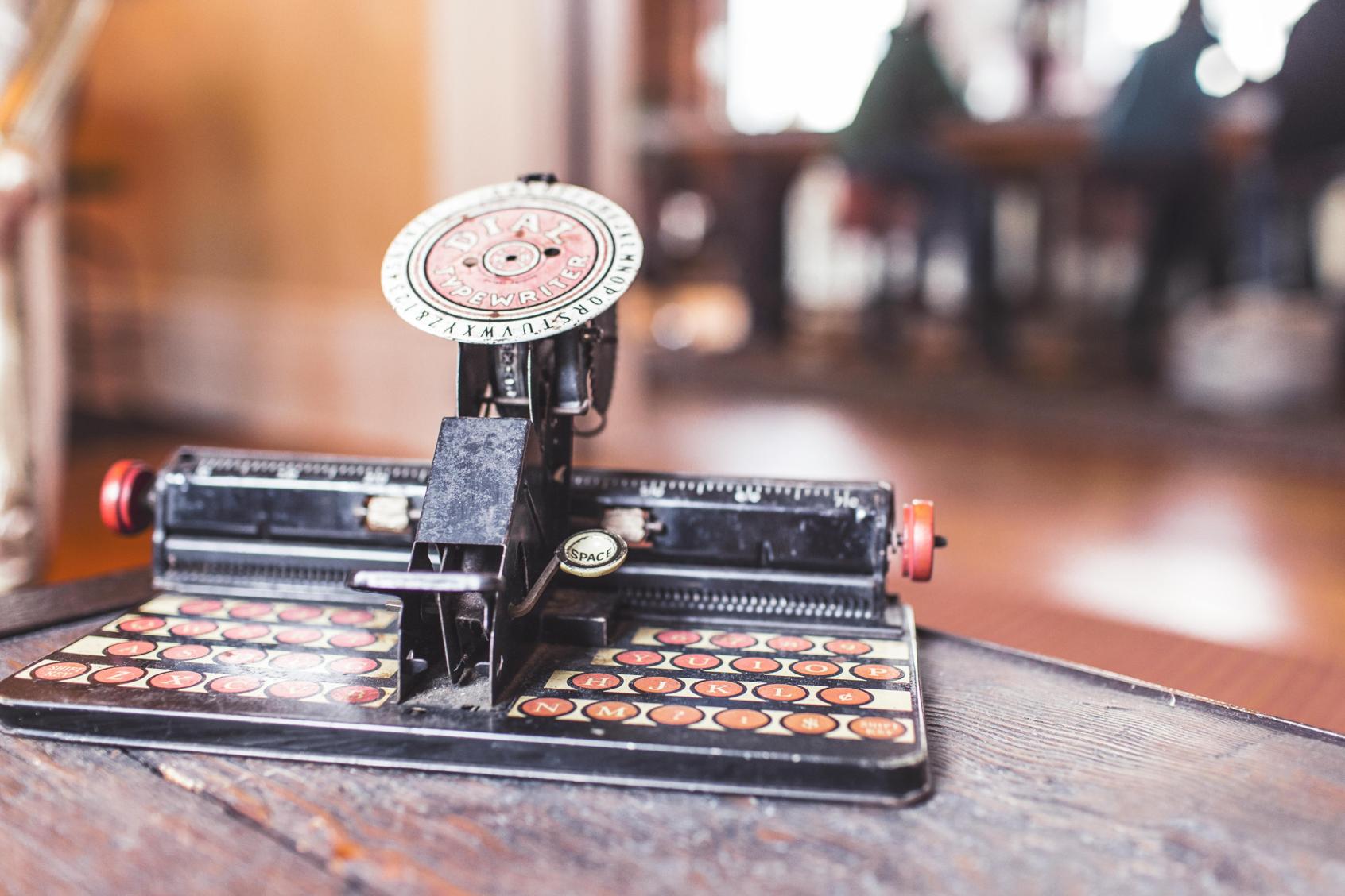 Maximieren Sie die Effizienz mit den Bluetooth-Funktionstasten der Tastatur.