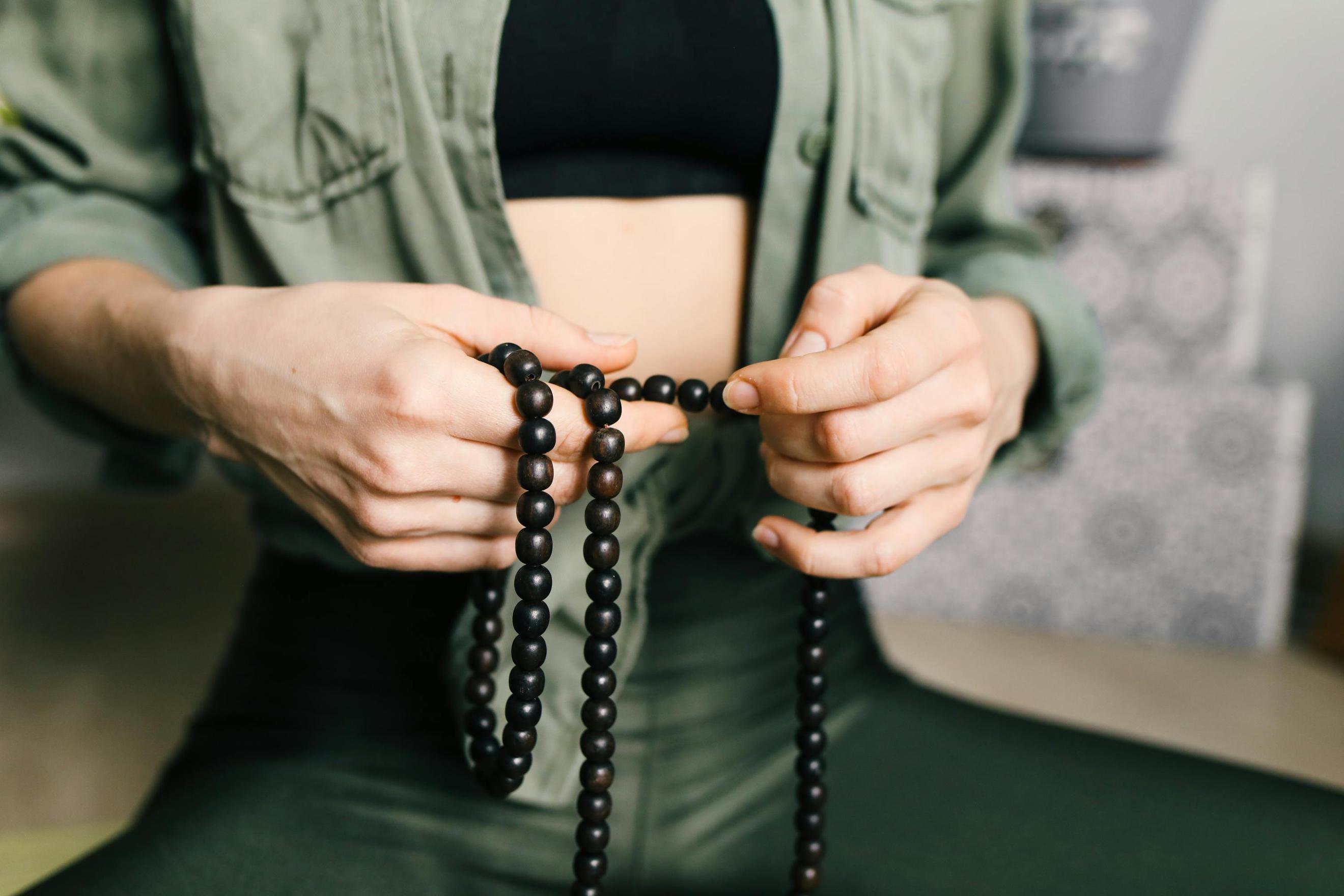 Comment fabriquer une étoile avec un collier de perles